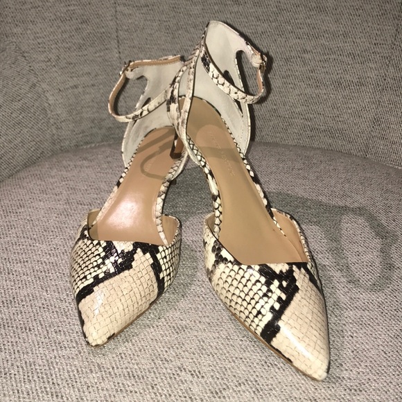 Banana Republic Snakeskin Kitten Heel 8 